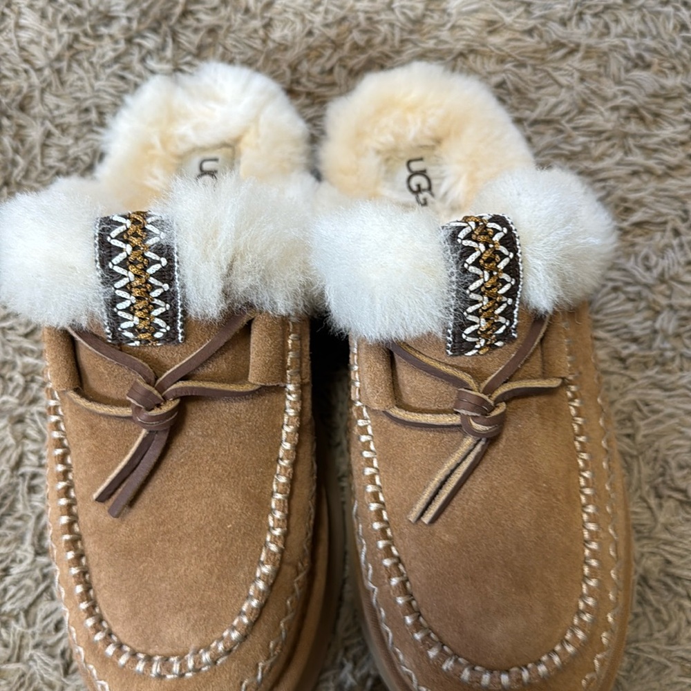 LIKE NEW-hard to find-UGG Disquette Alpine Clog slipppers
